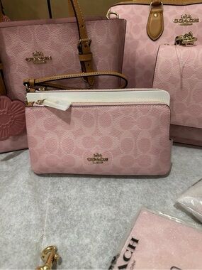 🌸🌸 Coach Double Zip Wristlet In Signature Canvas With Charms CEF61 Powder Pink